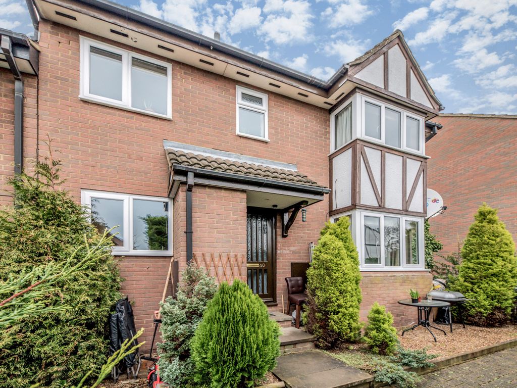 2 bed terraced house to rent in Queensbury Close, Bedford MK40, £1,000