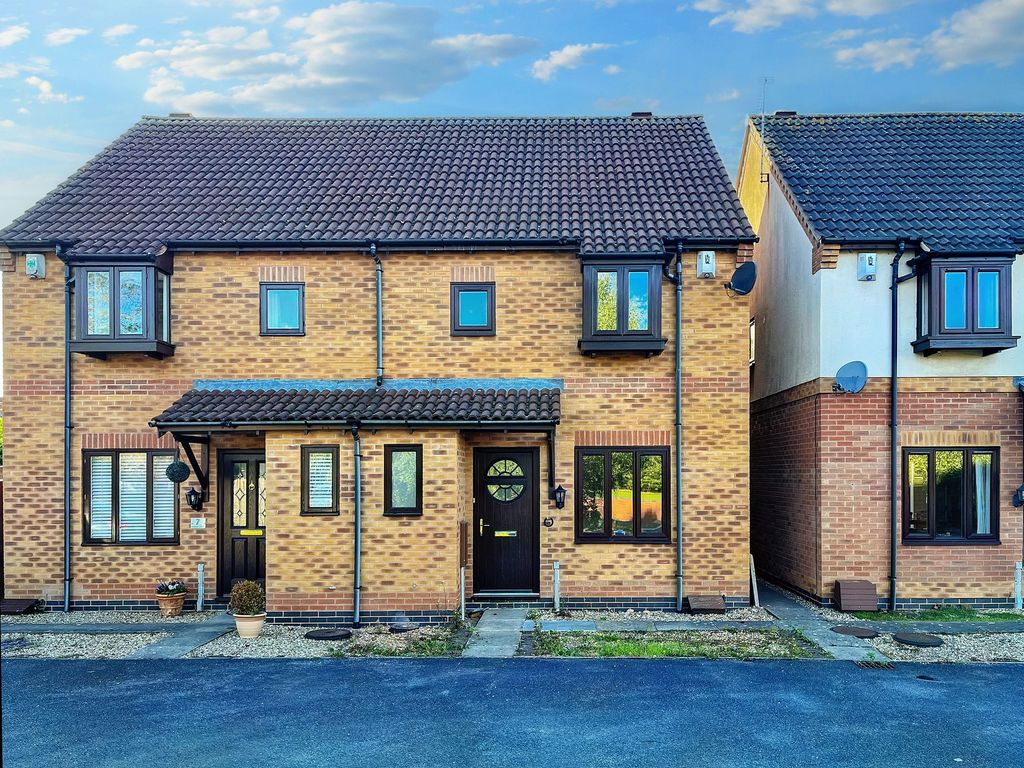 3 bed semidetached house to rent in Brighton Close, Wigston LE18, £
