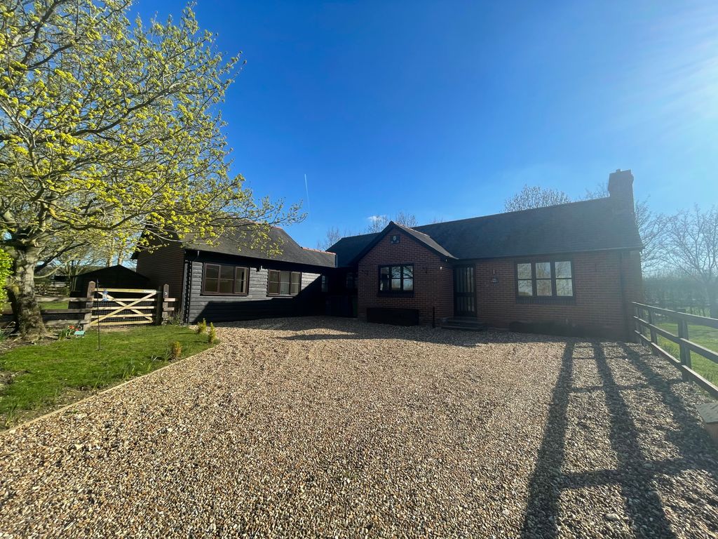 4 bed detached bungalow to rent in Scotland Farm, Scotland Road, Dry