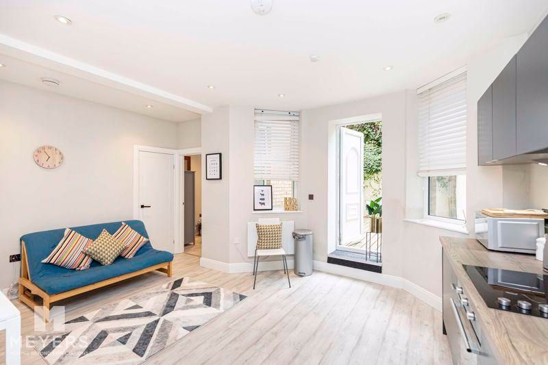 1 bed flat to rent in Flat 4 The Spire, 28 St Peter's Road, Bournemouth
