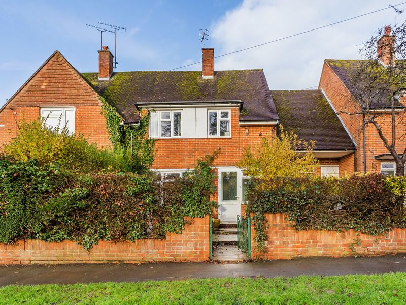 3 bed terraced house to rent in Ref Gk Hornbeam Road, Reigate RH2, £