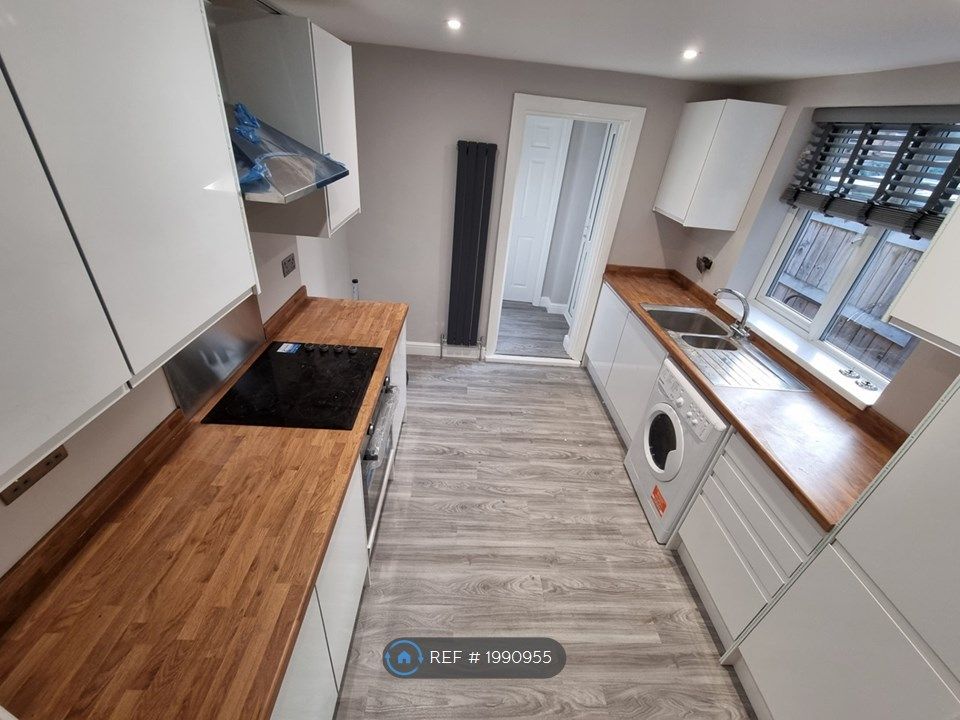 4 bed terraced house to rent in Haworth Street, Hull HU6, £459 pcm Zoopla