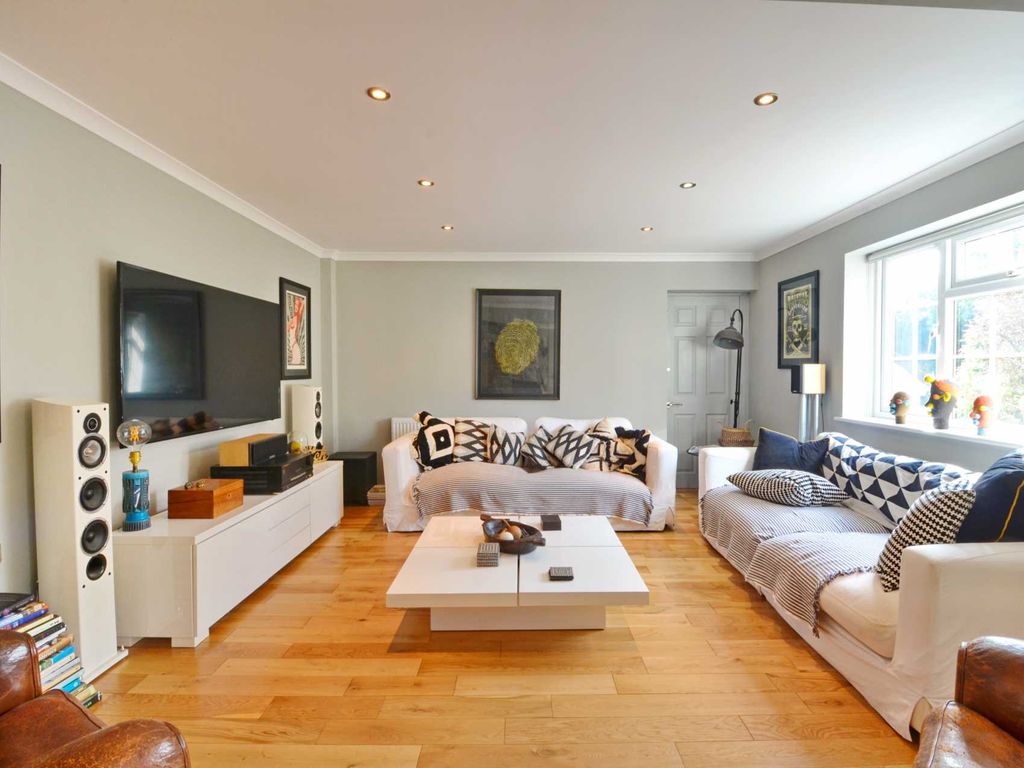 4 bed semidetached house to rent in Island Gardens, Stapleton BS16