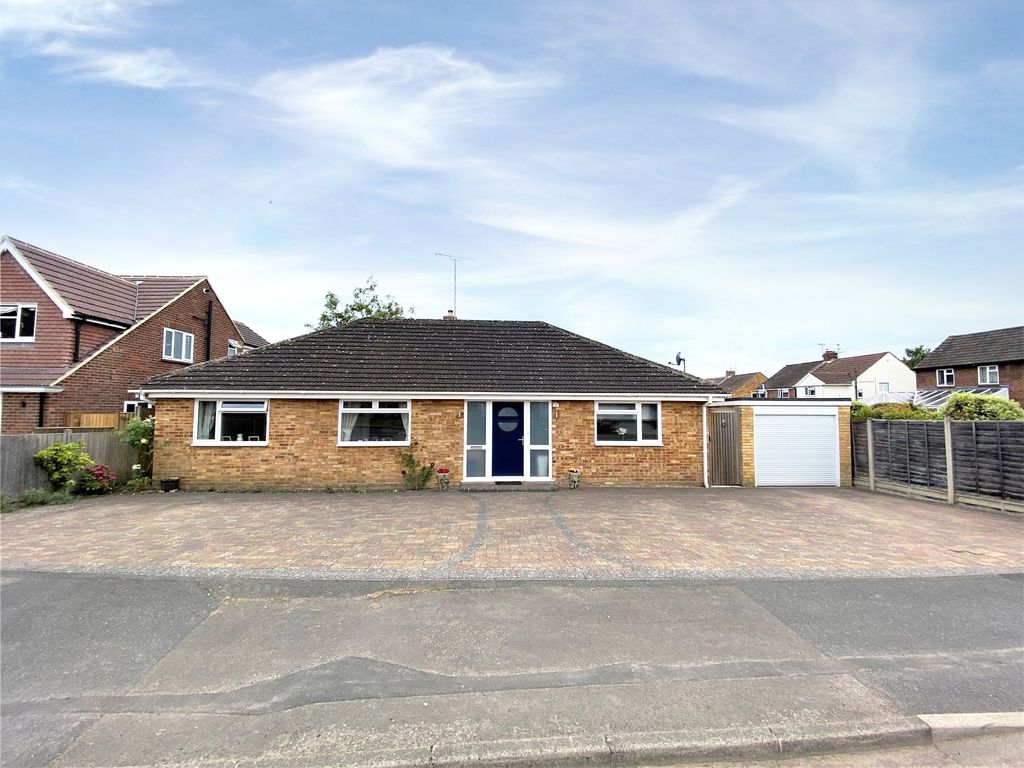 4 bed bungalow for sale in College Crescent, College Town, Sandhurst