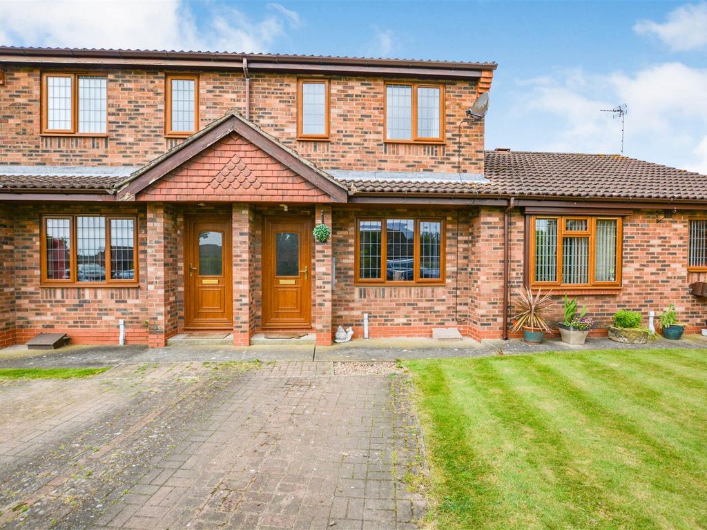 2 bed terraced house for sale in Hadleigh Green, Burringham, Scunthorpe