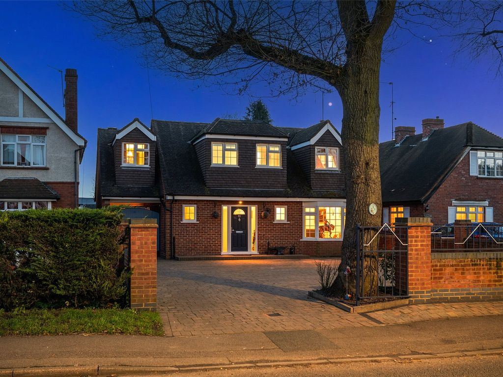 3 bed detached house for sale in Reading Road, Woodley, Reading RG5, £