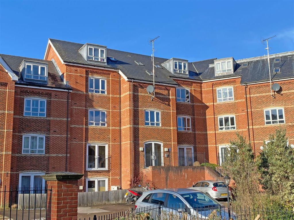 2 bed flat for sale in Little Mill Court, Stroud GL5 Zoopla