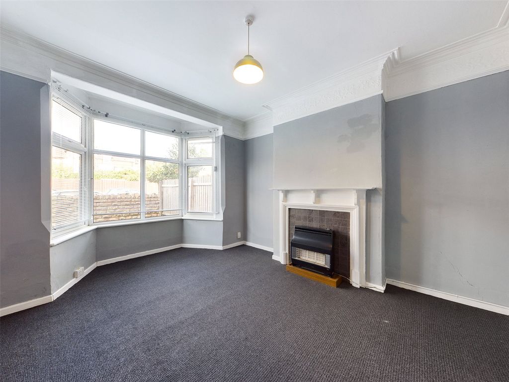 4 bed semidetached house to rent in Mayo Road, Nottingham