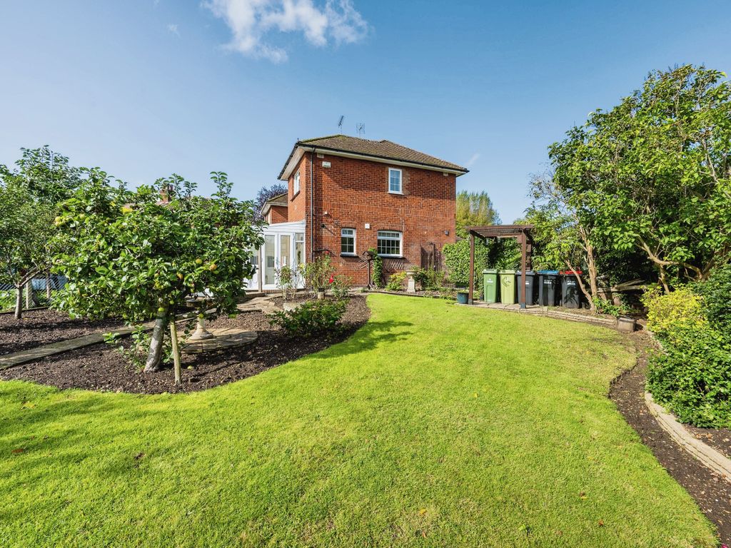 3 bed semidetached house for sale in Abbey Road, Simpson, Milton
