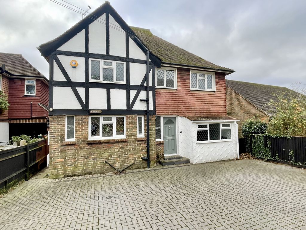 4 bed detached house for sale in Pevensey, East Sussex BN24, £550,000