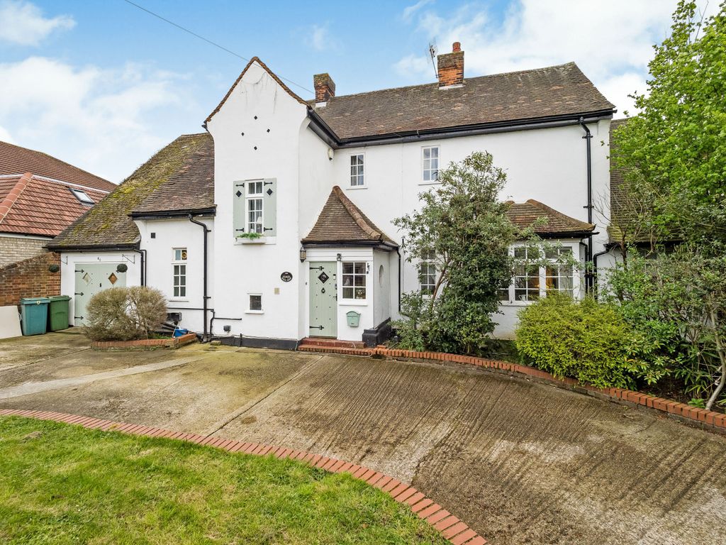 4 bed detached house for sale in Chase Cross Road, Collier Row, Romford RM5, £900,000 Zoopla