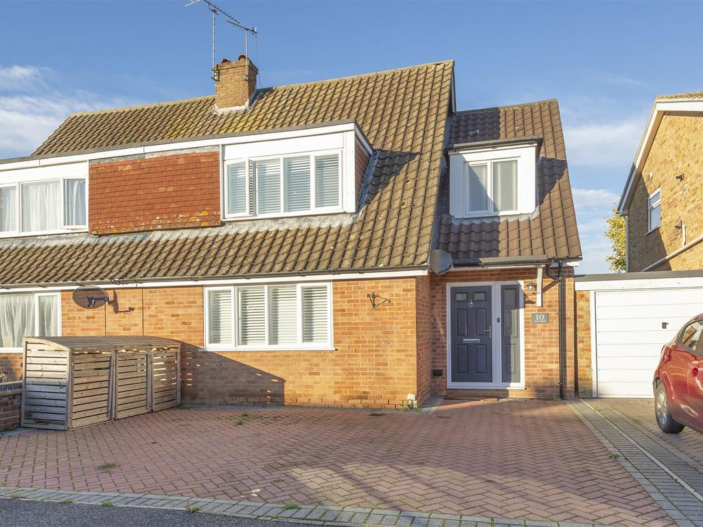3 bed semidetached house for sale in Fellmead, East Peckham, Tonbridge