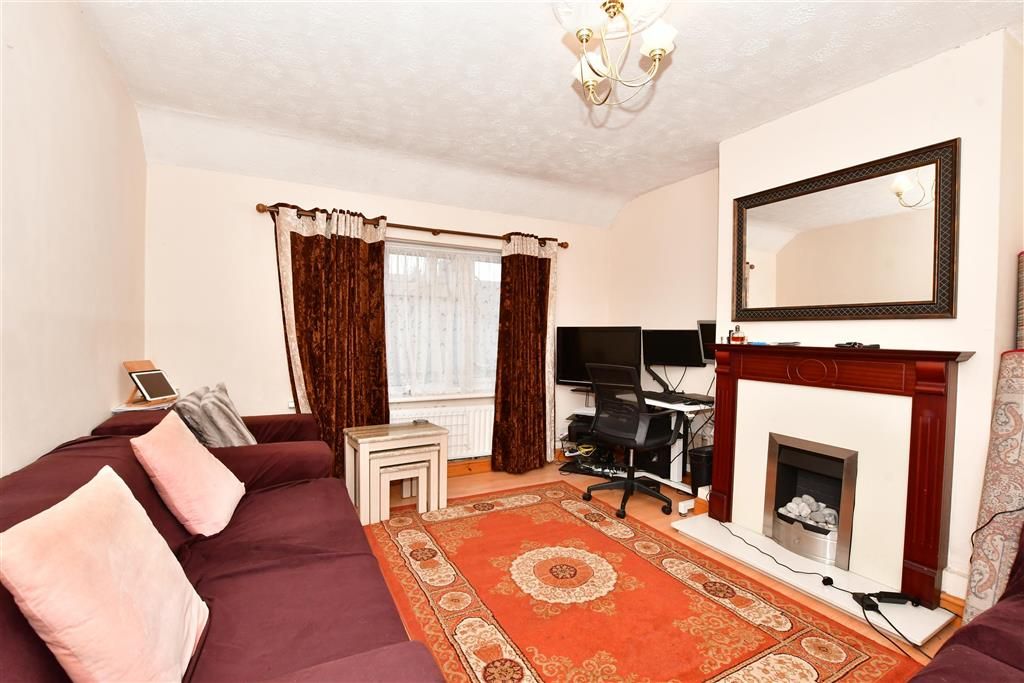 1 bed for sale in Grafton Road, Dagenham, Essex RM8, £