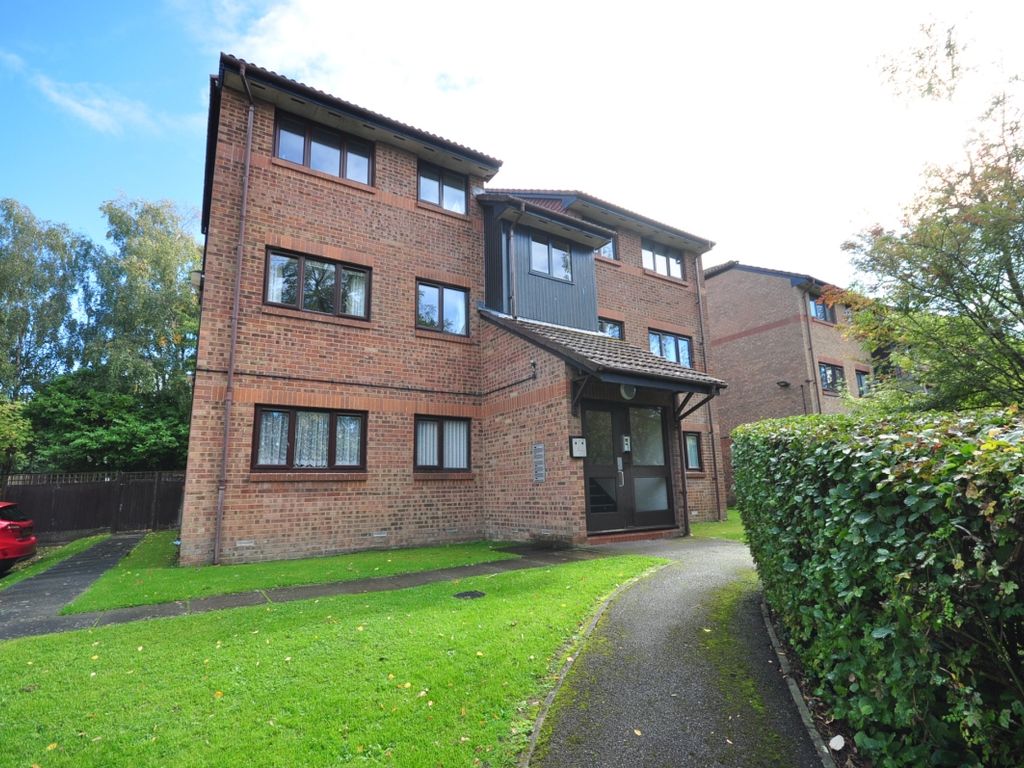 2 bed flat to rent in Downs Close, Waterlooville PO7, £1,000 pcm Zoopla