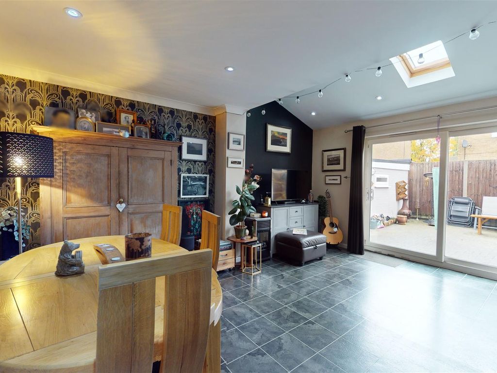 4 bed semidetached house for sale in Mursley Court, Stony Stratford