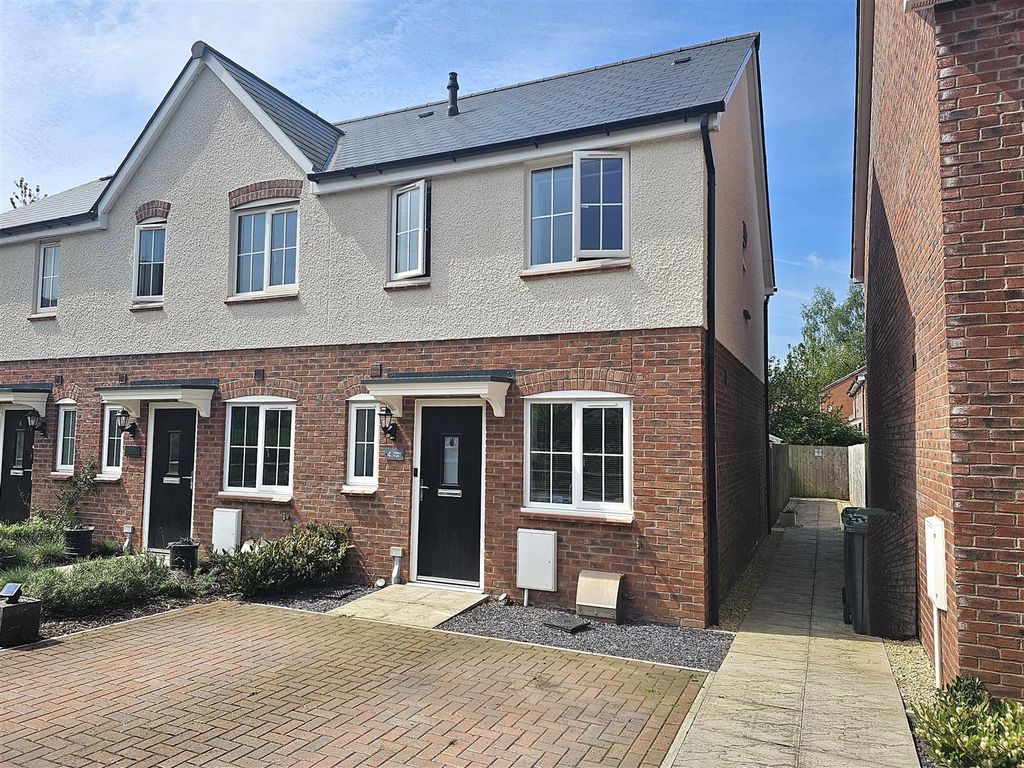 2 bed end terrace house for sale in Willow Walk, Lea, RossOnWye HR9