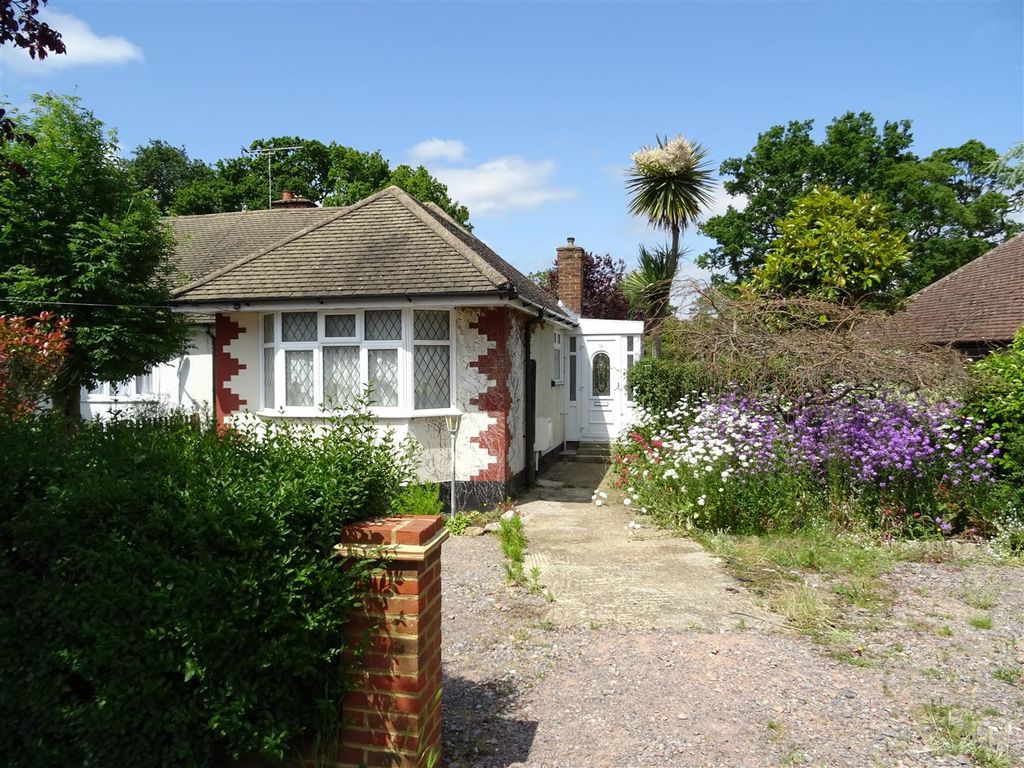 2 bed semidetached bungalow for sale in Dickens Drive, Addlestone KT15