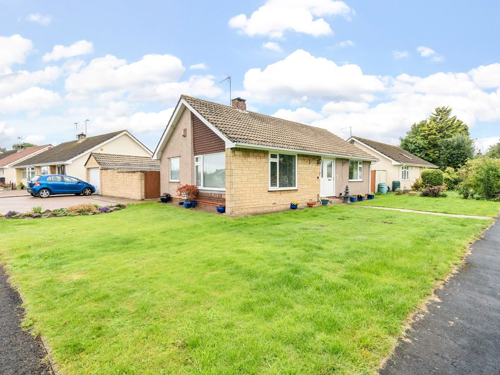 2 bed bungalow for sale in Abbeydale, Winterbourne, Bristol BS36, £
