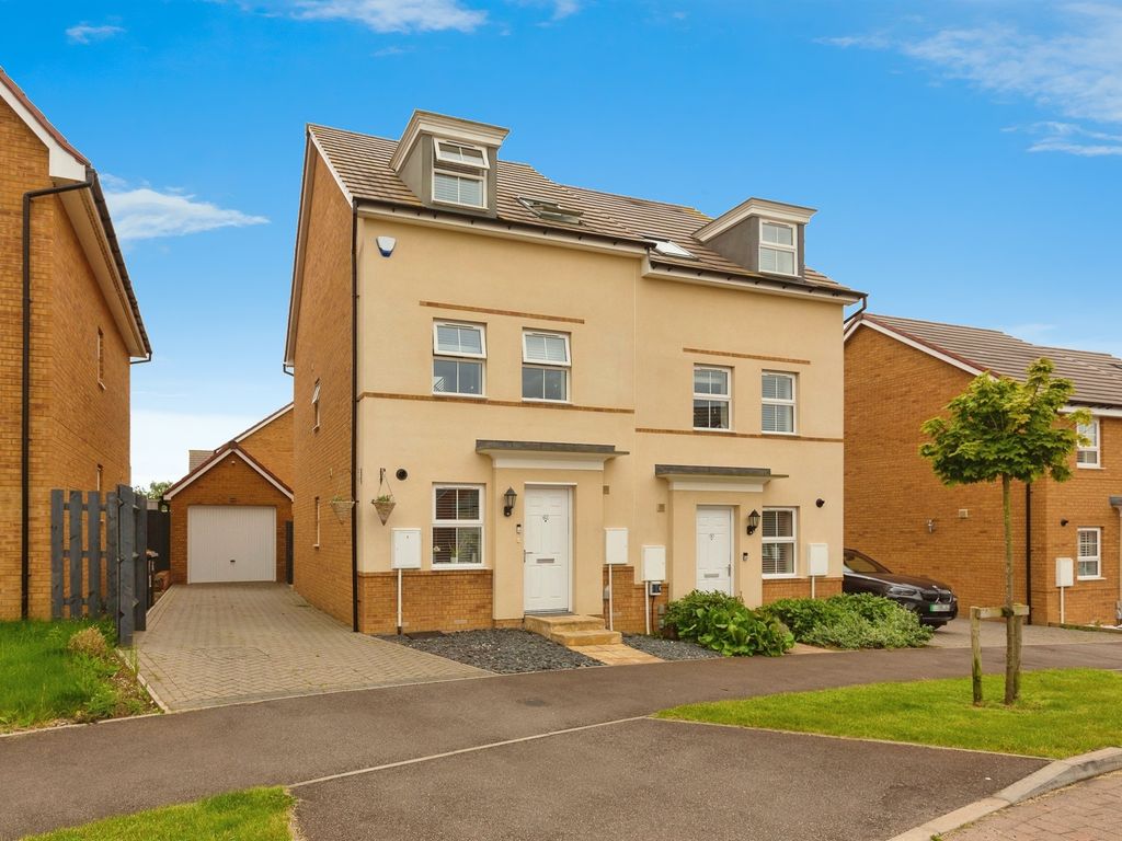 3 bed semidetached house for sale in Wallis Drive, Egginton, Leighton