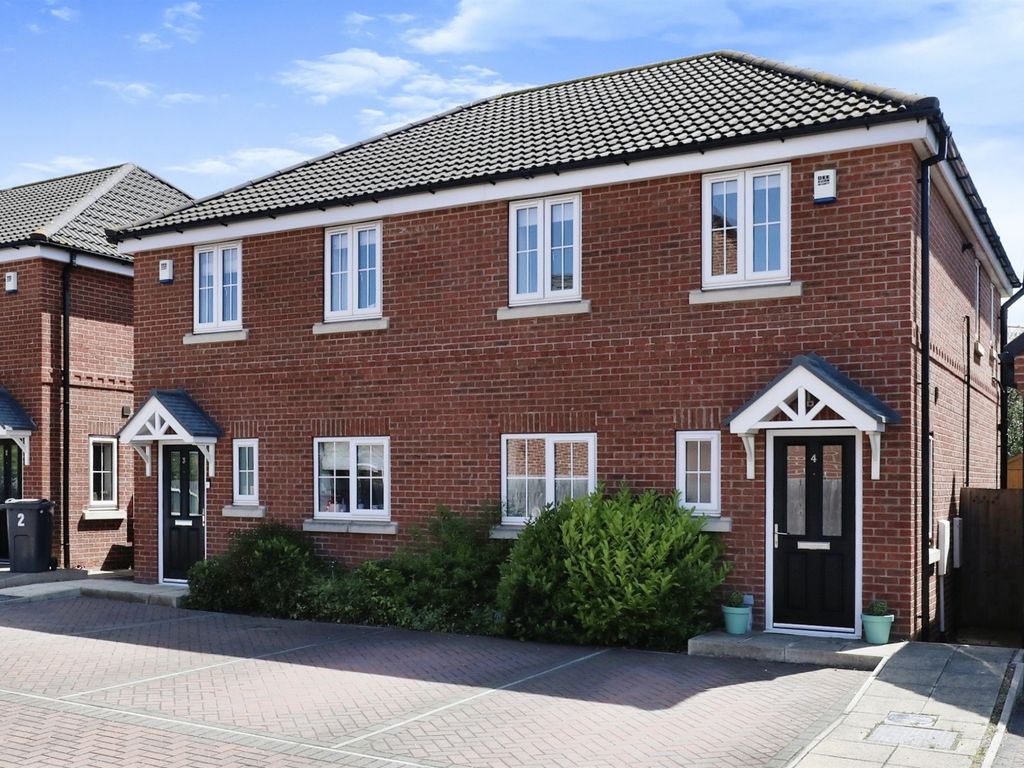 3 bed semidetached house for sale in Eden View, Swallownest, Sheffield