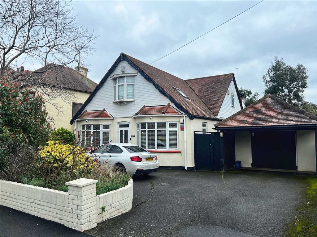 4 bed detached house for sale in Southbourne Grove, WestcliffOnSea