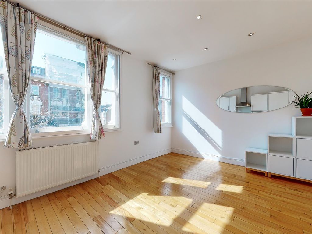 2 bed flat to rent in Lavender Hill, London SW11 Zoopla