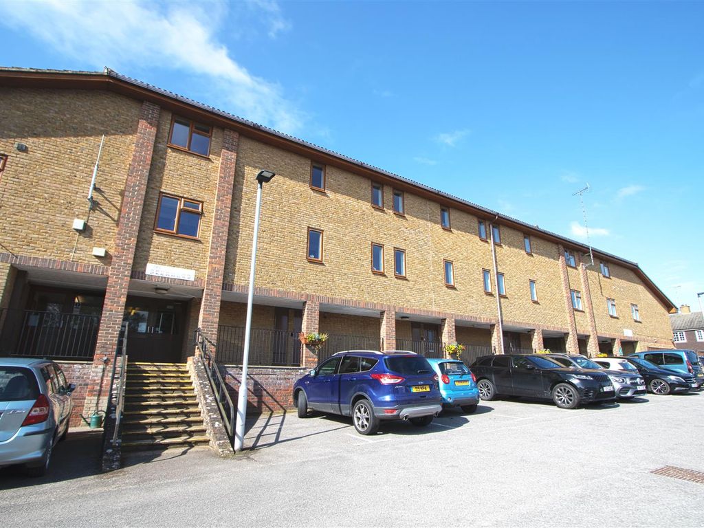 1 bed flat for sale in Allington Court, Outwood Common Road, Billericay