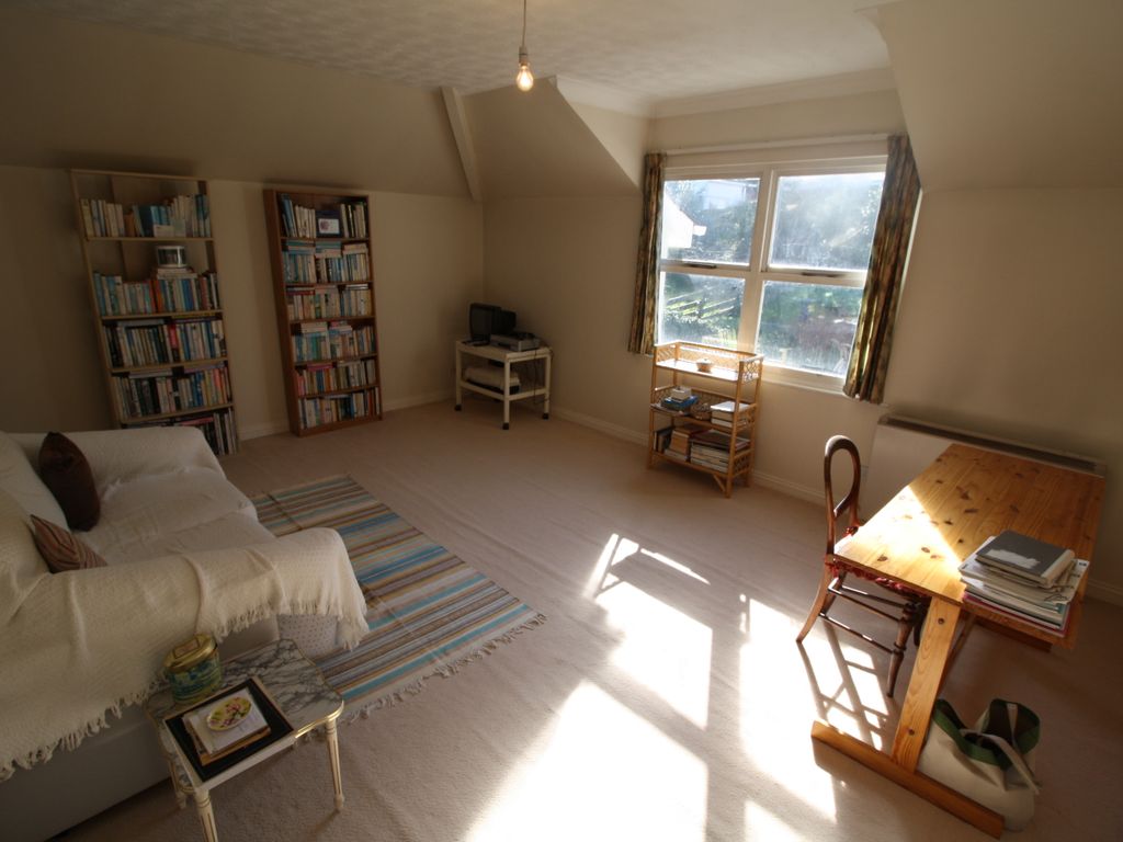 Cricketfield Road, Torquay TQ2  