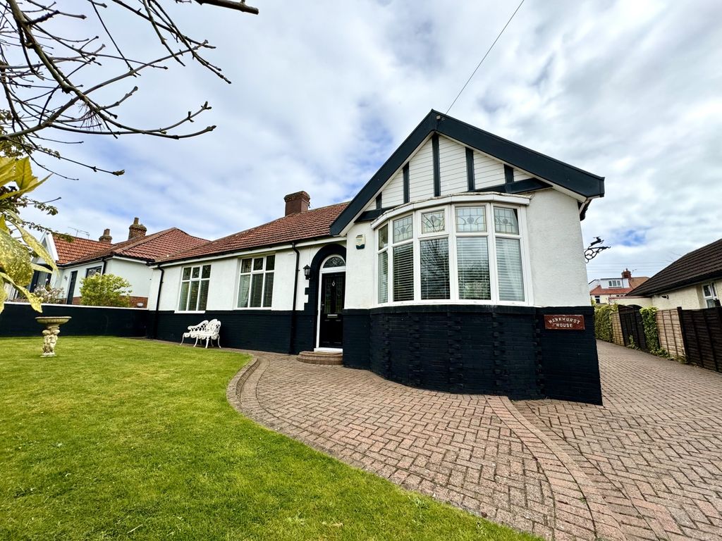 3 bed detached bungalow for sale in Ashleigh Gardens, Cleadon