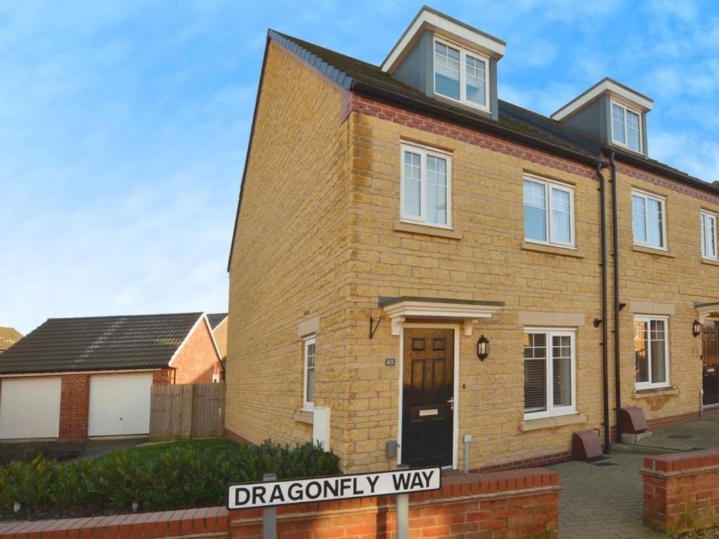 3 bed semidetached house for sale in Mayfly Road, Pineham Village