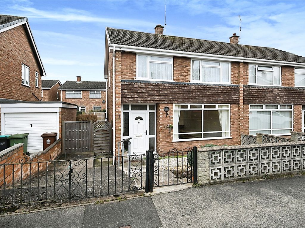 3 bed semidetached house for sale in Burwood Avenue, Mansfield