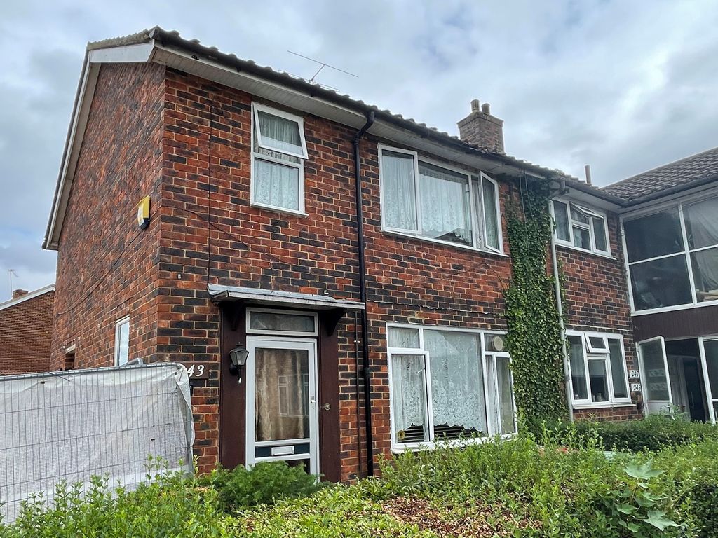 2 bed terraced house for sale in Long Furlong Drive, Slough SL2 Zoopla