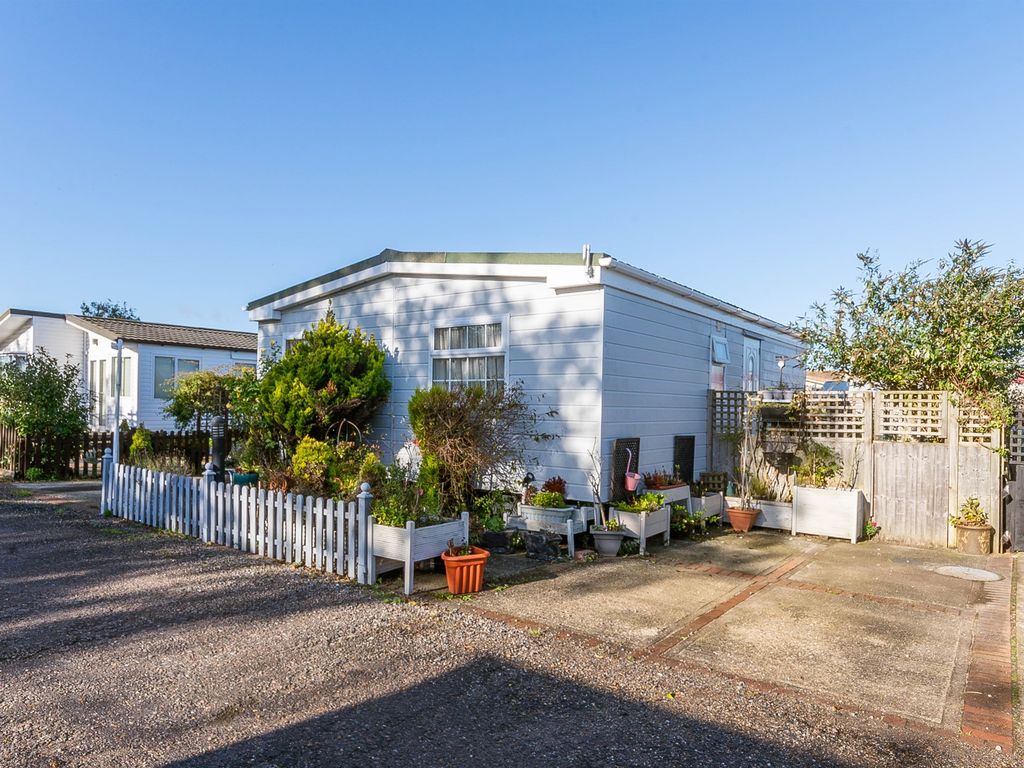 2 bed mobile/park home for sale in Main Road, St. Lawrence