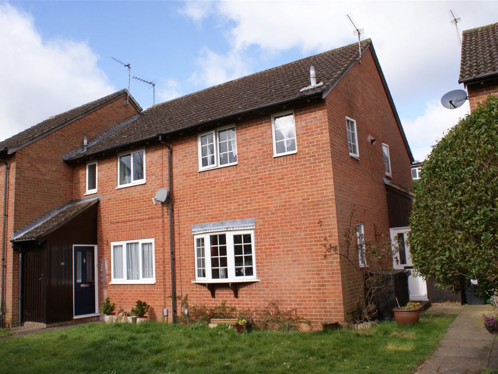 2 bed semidetached house for sale in Hamilton Mead, Bovingdon, Hemel
