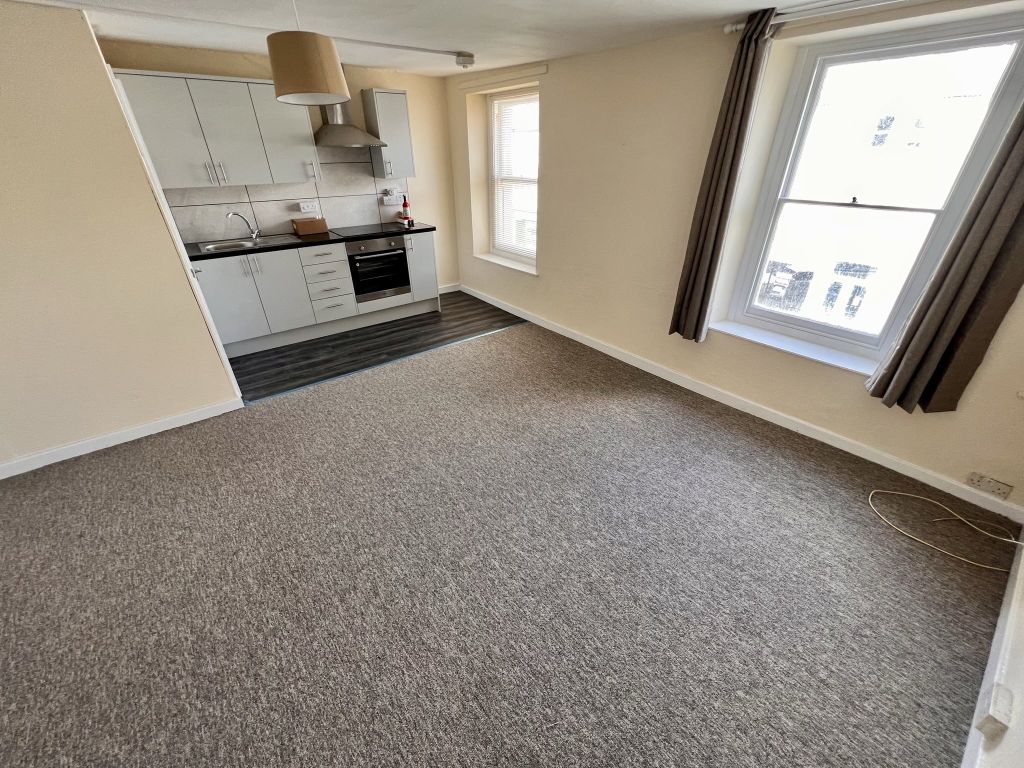 2 bed flat to rent in Lammas St, Carmarthen, Carmarthenshire SA31, £625