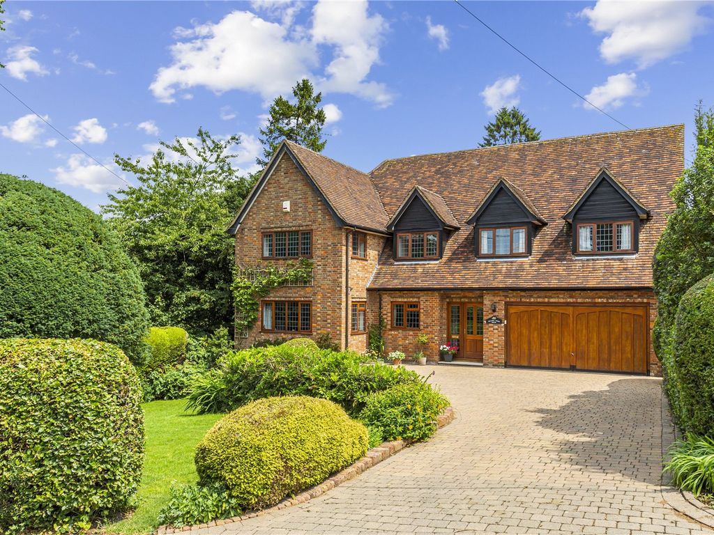4 bed detached house for sale in Ballinger Road, Great Missenden HP16