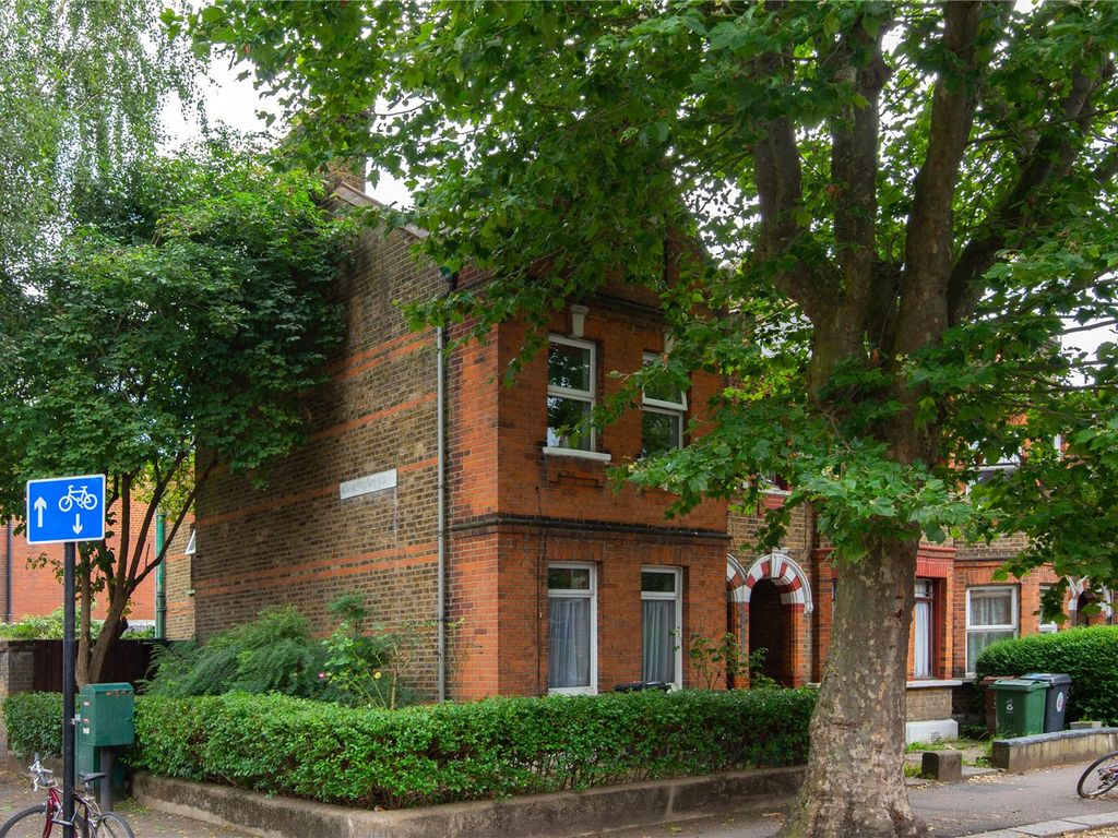 1 bed flat to rent in Edward Road, Walthamstow, London E17, £1,500 pcm