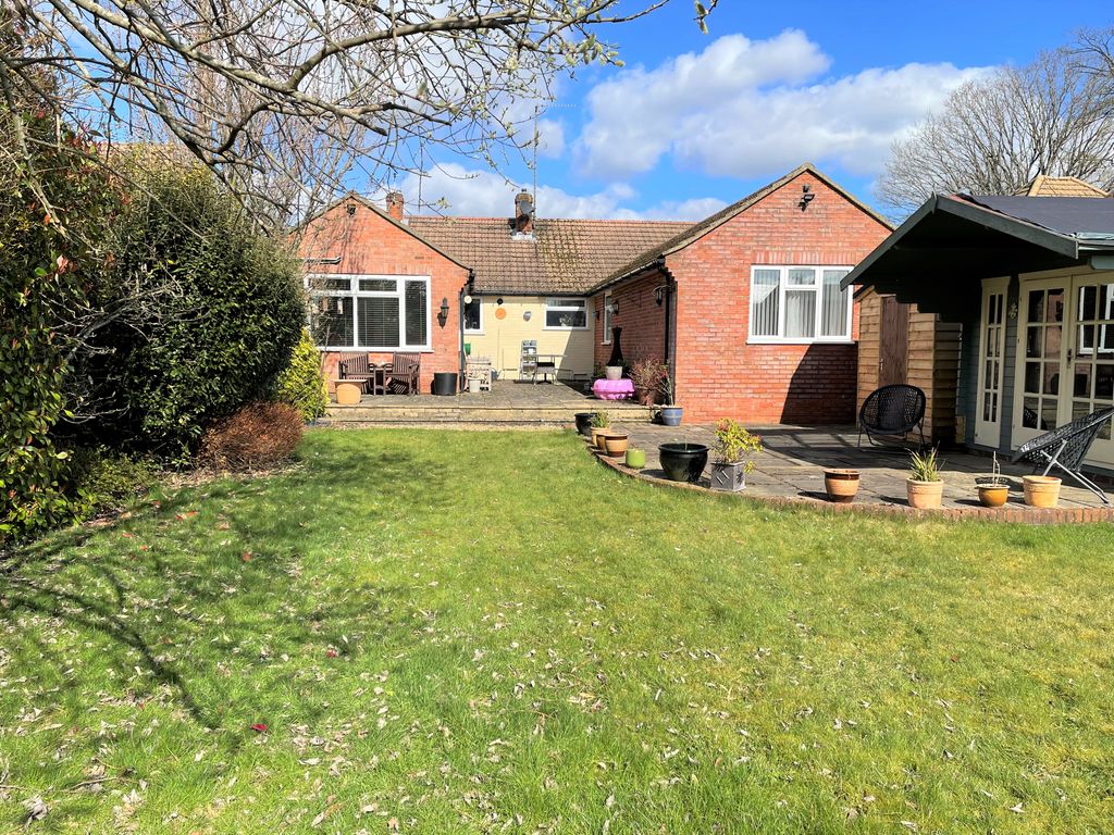 4 bed detached bungalow for sale in Firgrove Road, Whitehill GU35 Zoopla