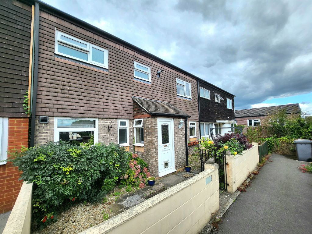3 bed terraced house for sale in Pilgrims Way, Andover SP10, £230,000