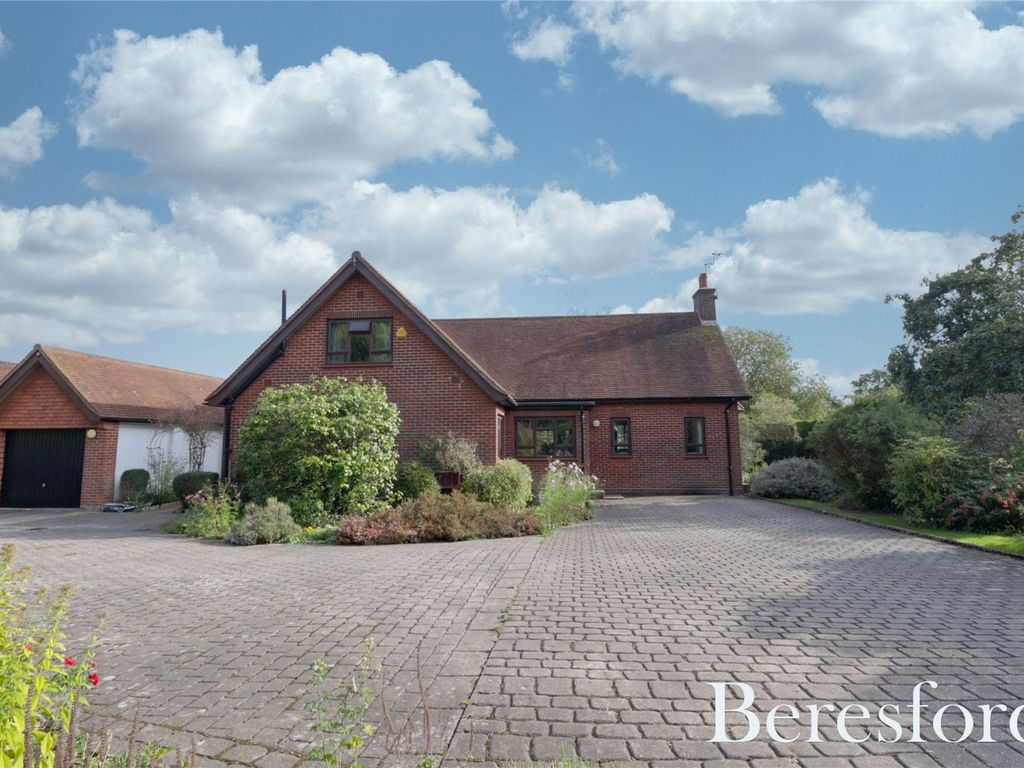 4 bed detached house for sale in High Street, Ingatestone CM4, £