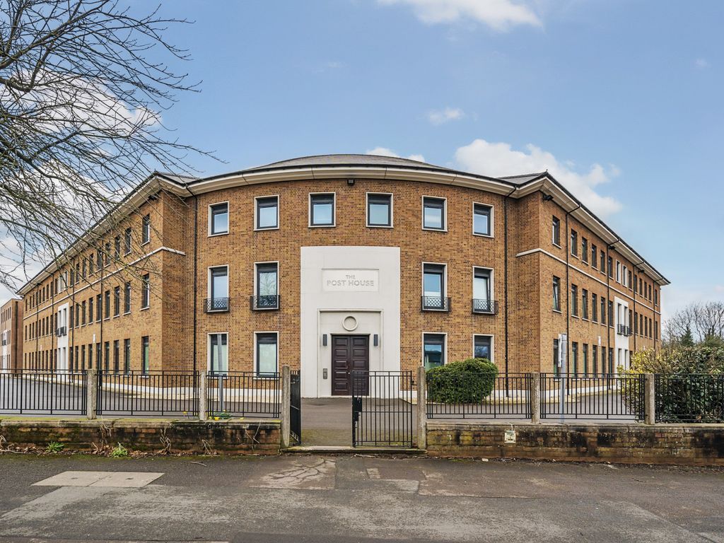 2 bed flat for sale in Eastern Avenue, Gloucester, Gloucestershire GL4