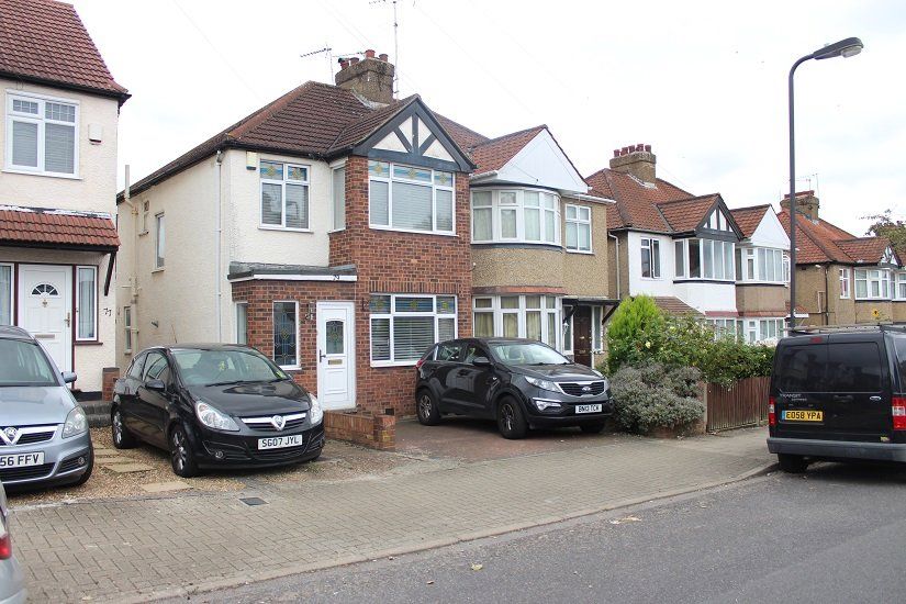 3 bed semidetached house to rent in Weald Lane, Harrow Weald, Harrow