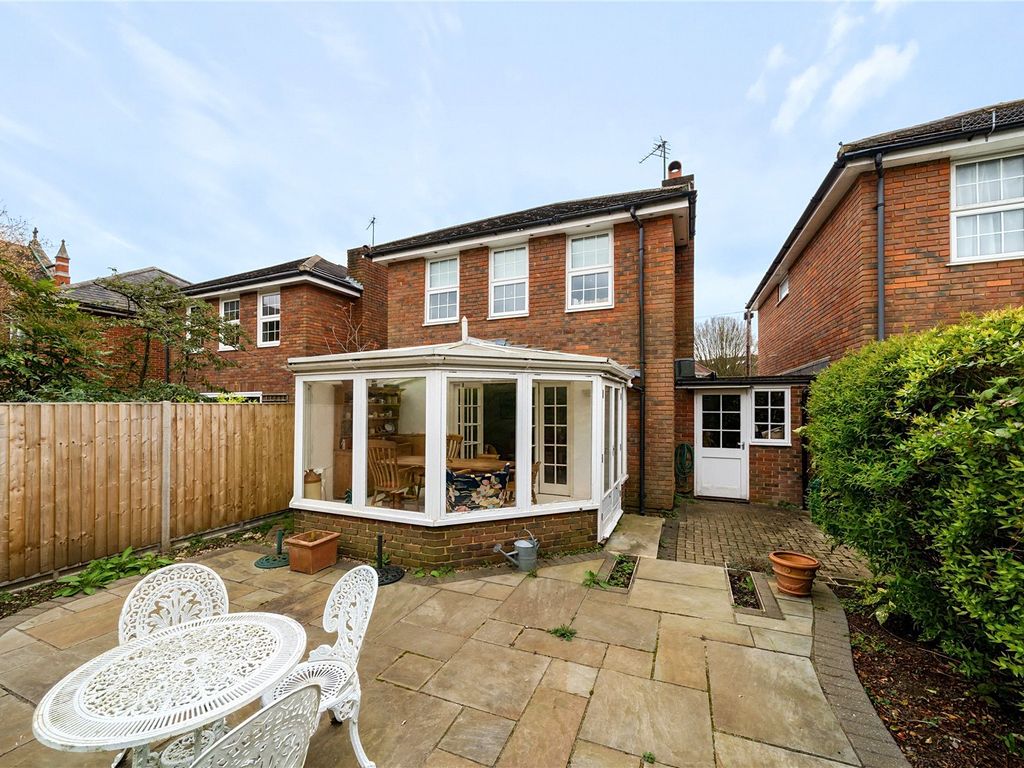 3 bed link detached house for sale in Wilcox Road, Teddington TW11, £