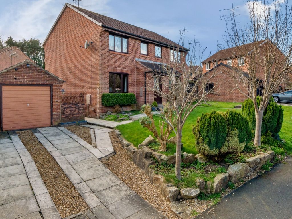 3 bed semidetached house for sale in Norwood Grove, Harrogate HG3, £