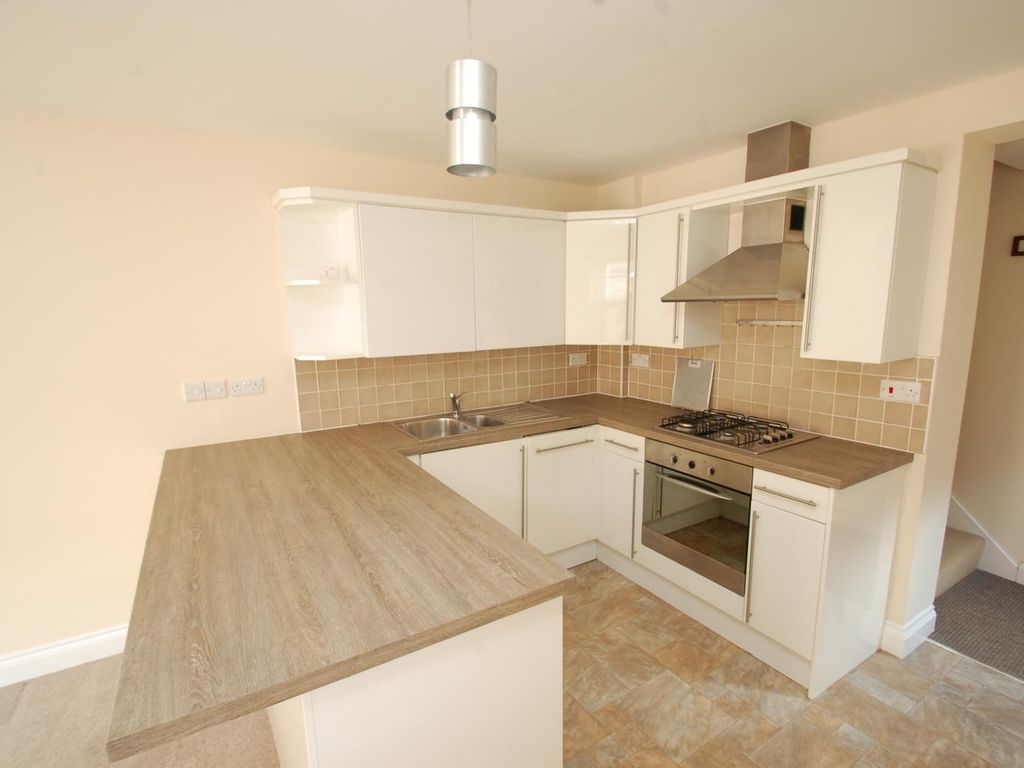 2 bed flat to rent in Ongar Road, Brentwood CM15, £1,400 pcm Zoopla