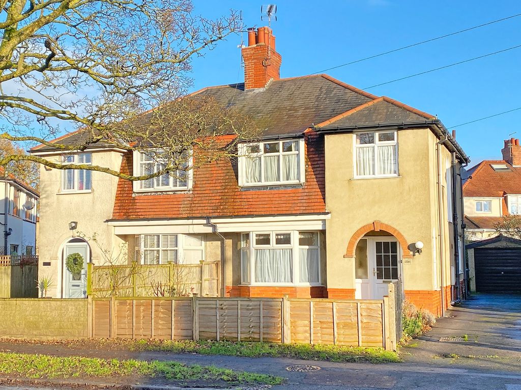 3 bed semidetached house for sale in Skipton Road, Harrogate HG1, £