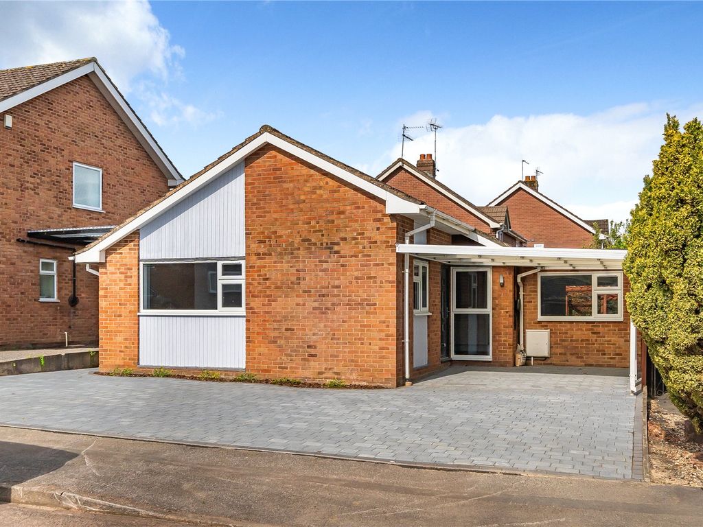 3 bed bungalow for sale in Hillary Road, Leckhampton, Cheltenham