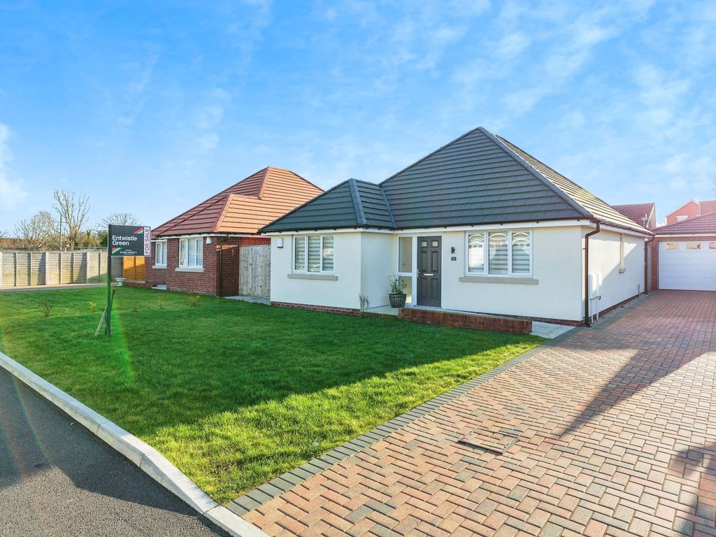 2 bed bungalow for sale in Birchwood Gardens, Blackpool, Lancashire FY4