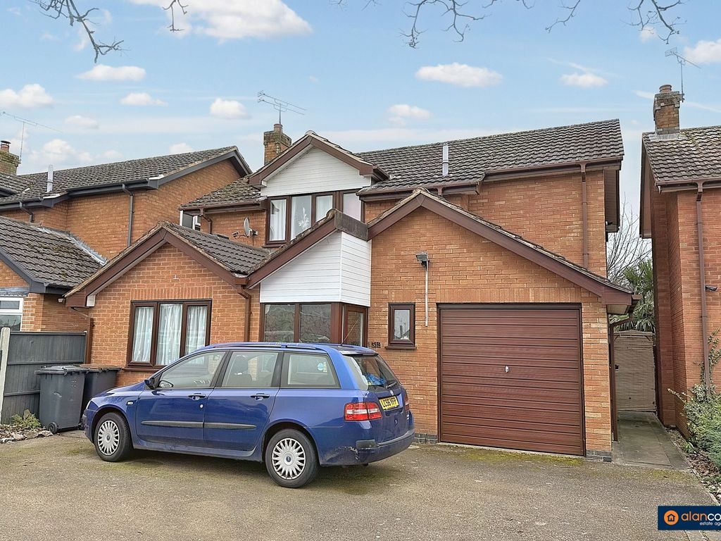 4 bed detached house for sale in Weddington Road, Nuneaton CV10, £