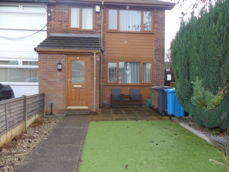 2 bed terraced house to rent in Lucerne Close, Chadderton, Oldham OL9